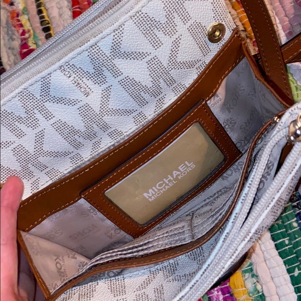 Cross body bag - Picture 2 of 3